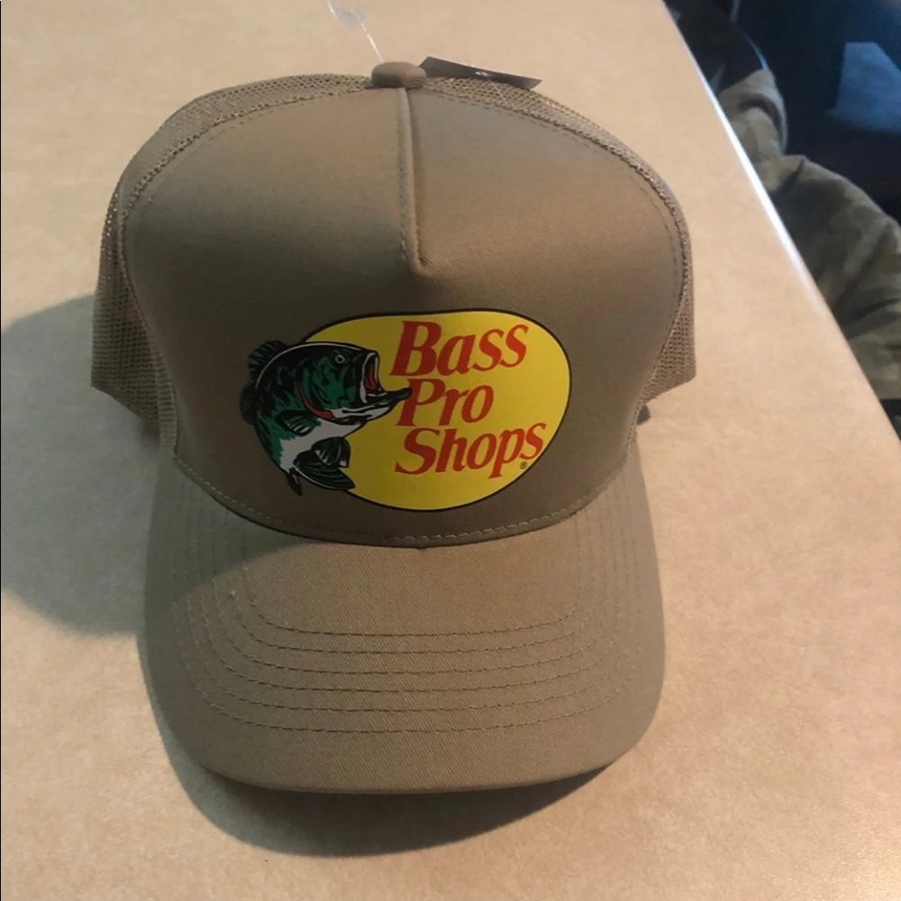 Bass Pro Shops Hat Mesh Adjustable SnapBack Trucker Fishing Cap. NWT. Khaki